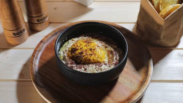 Hummus cu Sos Ambra (Sos Mango Aromat) - Happy Hour